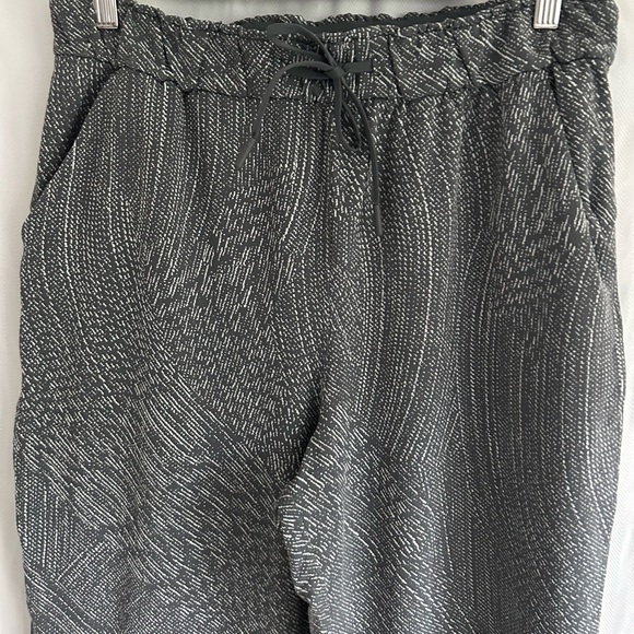 Lululemon High Rise Crop 23" Simultaneous Anchor Alpine White Gray Pants Size 10 - Picture 5 of 13